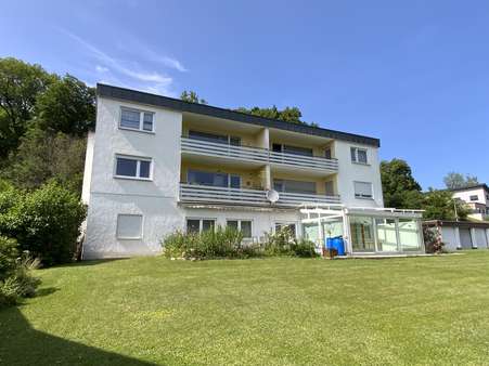 Alle Wohnungen mit überdachtem Balkon in Südausrichtung Alle Wohnungen mit überdachtem Balkon in Südausrichtung - Mehrfamilienhaus in 35619 Braunfels mit 573m² als Kapitalanlage kaufen