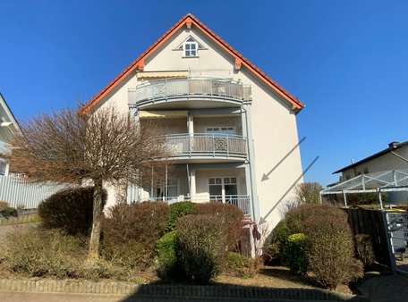 Straßenansicht - Maisonette-Wohnung in 35619 Braunfels mit 106m² kaufen