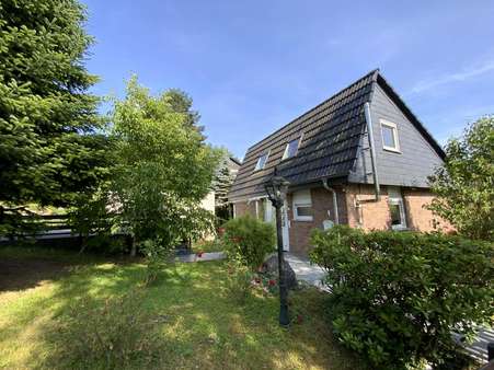 Mit schattigen Plätzen… Mit schattigen Plätzen… - Einfamilienhaus in 35619 Braunfels mit 85m² kaufen
