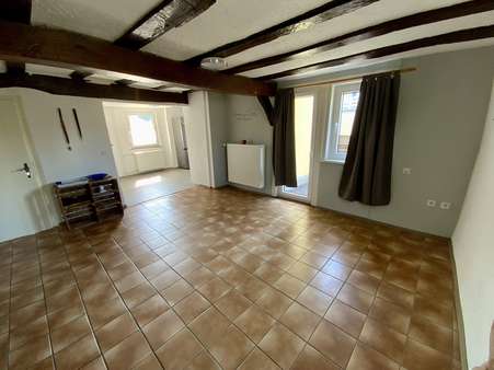 Links Küche, rechts Balkon - Einfamilienhaus in 35638 Leun mit 144m² kaufen