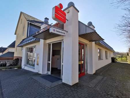 Eingangsbereich   - Büro in 35685 Dillenburg mit 108m² günstig mieten