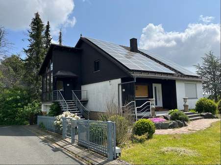 Außenansicht - Zweifamilienhaus in 35768 Siegbach mit 153m² kaufen