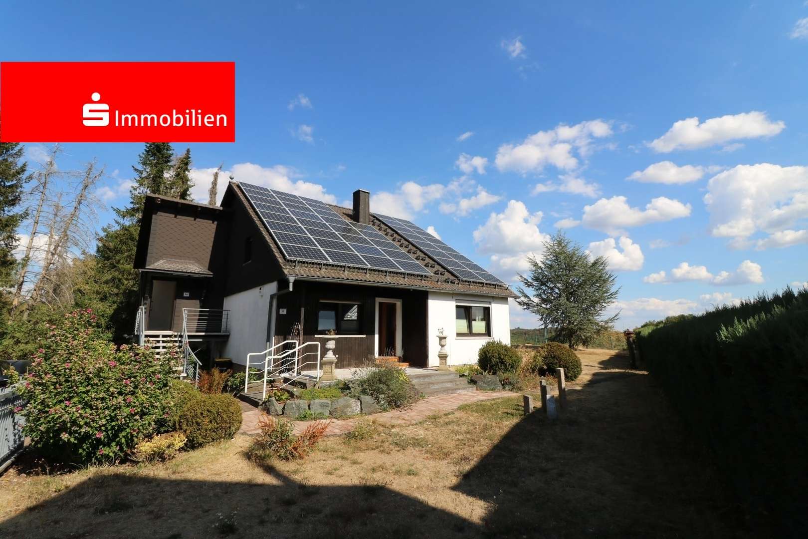Gartenansicht - Zweifamilienhaus in 35768 Siegbach mit 153m² kaufen