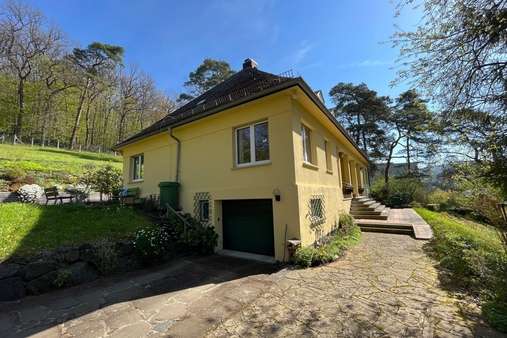 Außenansicht - Einfamilienhaus in 35688 Dillenburg mit 230m² kaufen