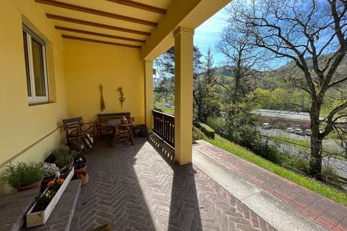 Terrasse - Einfamilienhaus in 35688 Dillenburg mit 230m² kaufen