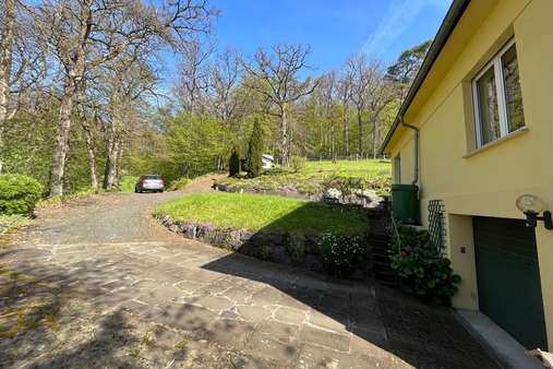 Zufahrt Garage - Einfamilienhaus in 35688 Dillenburg mit 230m² kaufen