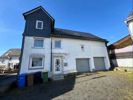 Straßenansicht - Einfamilienhaus in 57299 Burbach mit 120m² kaufen