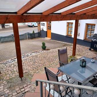 Terrasse mit Hoffläche - Einfamilienhaus in 35708 Haiger mit 170m² kaufen