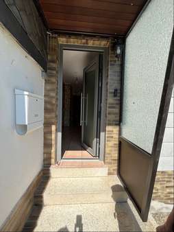 Hauseingang - Doppelhaushälfte in 35686 Dillenburg mit 105m² kaufen