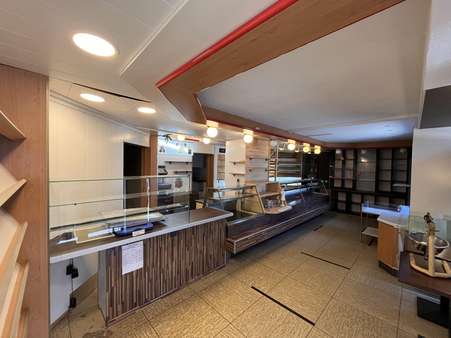 Laden Laden - Mehrfamilienhaus in 35759 Driedorf mit 200m² kaufen