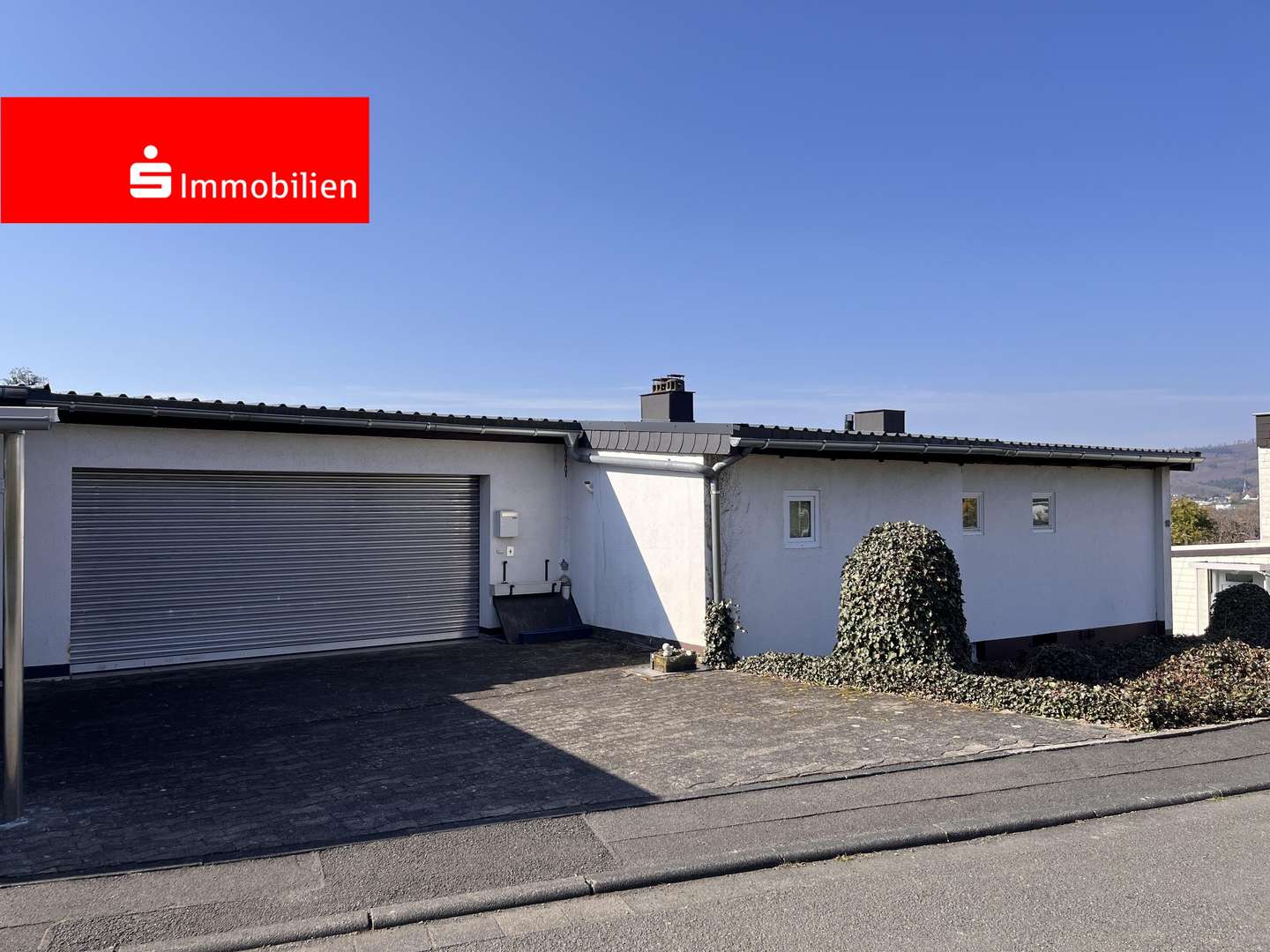 Straßenansicht - Einfamilienhaus in 35764 Sinn mit 184m² kaufen