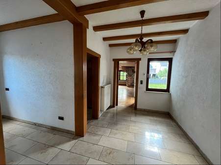 Flur EG - Einfamilienhaus in 35745 Herborn mit 160m² kaufen