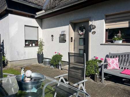 Hauseingang - Zweifamilienhaus in 35713 Eschenburg mit 200m² kaufen