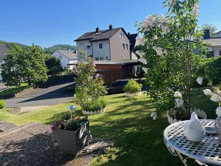 Vorgarten - Zweifamilienhaus in 35713 Eschenburg mit 200m² kaufen