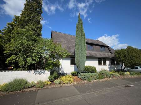 Straßenansicht Straßenansicht - Einfamilienhaus in 35745 Herborn mit 200m² kaufen