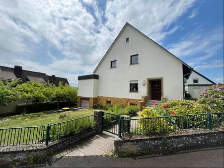 Außenansicht Außenansicht - Einfamilienhaus in 35745 Herborn mit 180m² kaufen