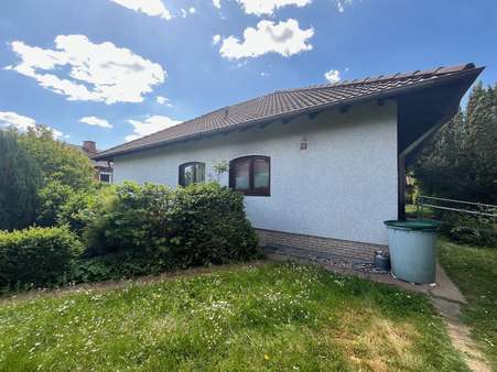Seitliche Ansicht Seitliche Ansicht - Einfamilienhaus in 35708 Haiger mit 175m² kaufen