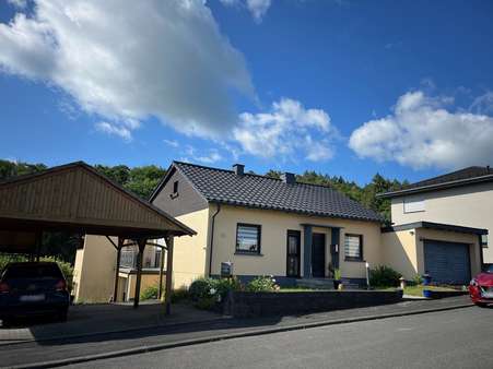 Straßenansicht Straßenansicht - Einfamilienhaus in 35764 Sinn mit 175m² kaufen