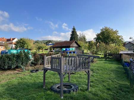 Blick in den Garten Blick in den Garten - Mehrfamilienhaus in 34399 Oberweser mit 587m² kaufen