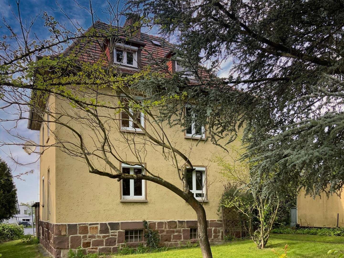 Seitenansicht - Einfamilienhaus in 34123 Kassel mit 146m² kaufen