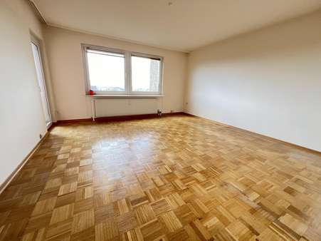 Wohnzimmer (2) - Dachgeschosswohnung in 34134 Kassel mit 80m² kaufen