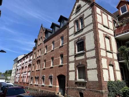 Hausansicht - Dachgeschosswohnung in 34130 Kassel mit 109m² kaufen