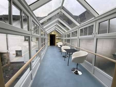 Verbindungsgang beider Häuser Verbindungsgang beider Häuser - Appartementhaus in 34317 Habichtswald mit 1218m² kaufen