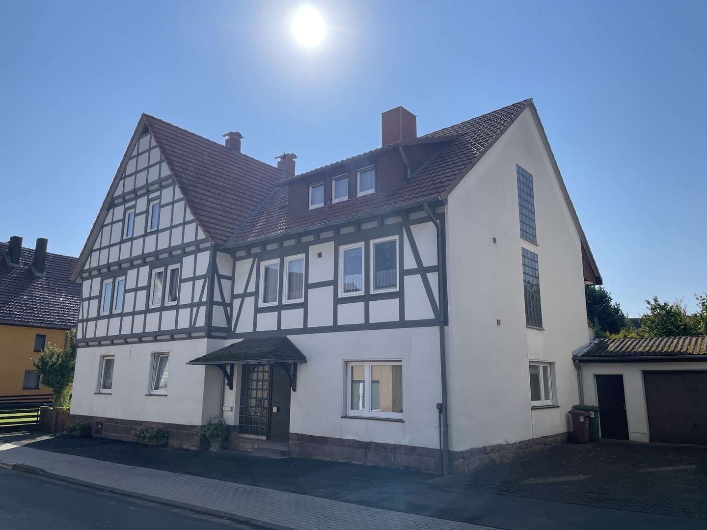Seitenansicht - Zweifamilienhaus in 34388 Trendelburg mit 398m² kaufen
