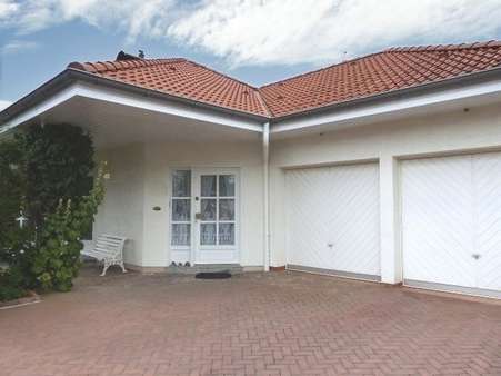 Straßenansicht Straßenansicht - Bungalow in 34225 Baunatal mit 158m² kaufen
