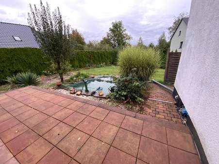 Terrasse mit Gartenteich - Bungalow in 34128 Kassel mit 78m² kaufen