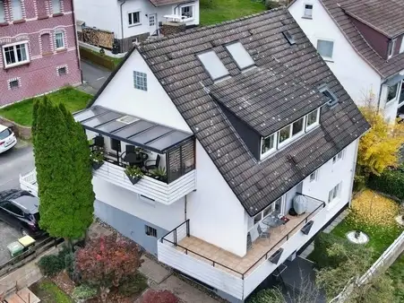 Freistehendes Zweifamilienhaus mit wunderschönem Blick auf die Fulda