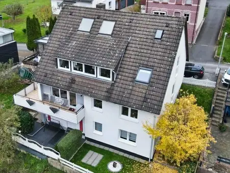 Freistehendes Zweifamilienhaus mit wunderschönem Blick auf die Fulda