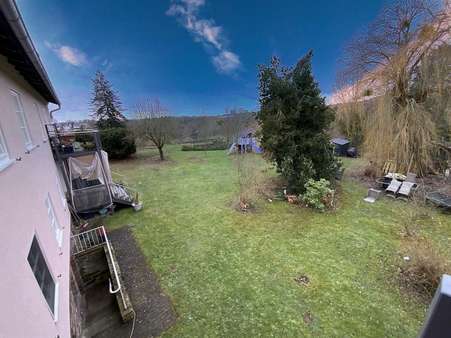 Blick in den Garten Blick in den Garten - Mehrfamilienhaus in 34121 Kassel mit 370m² als Kapitalanlage kaufen