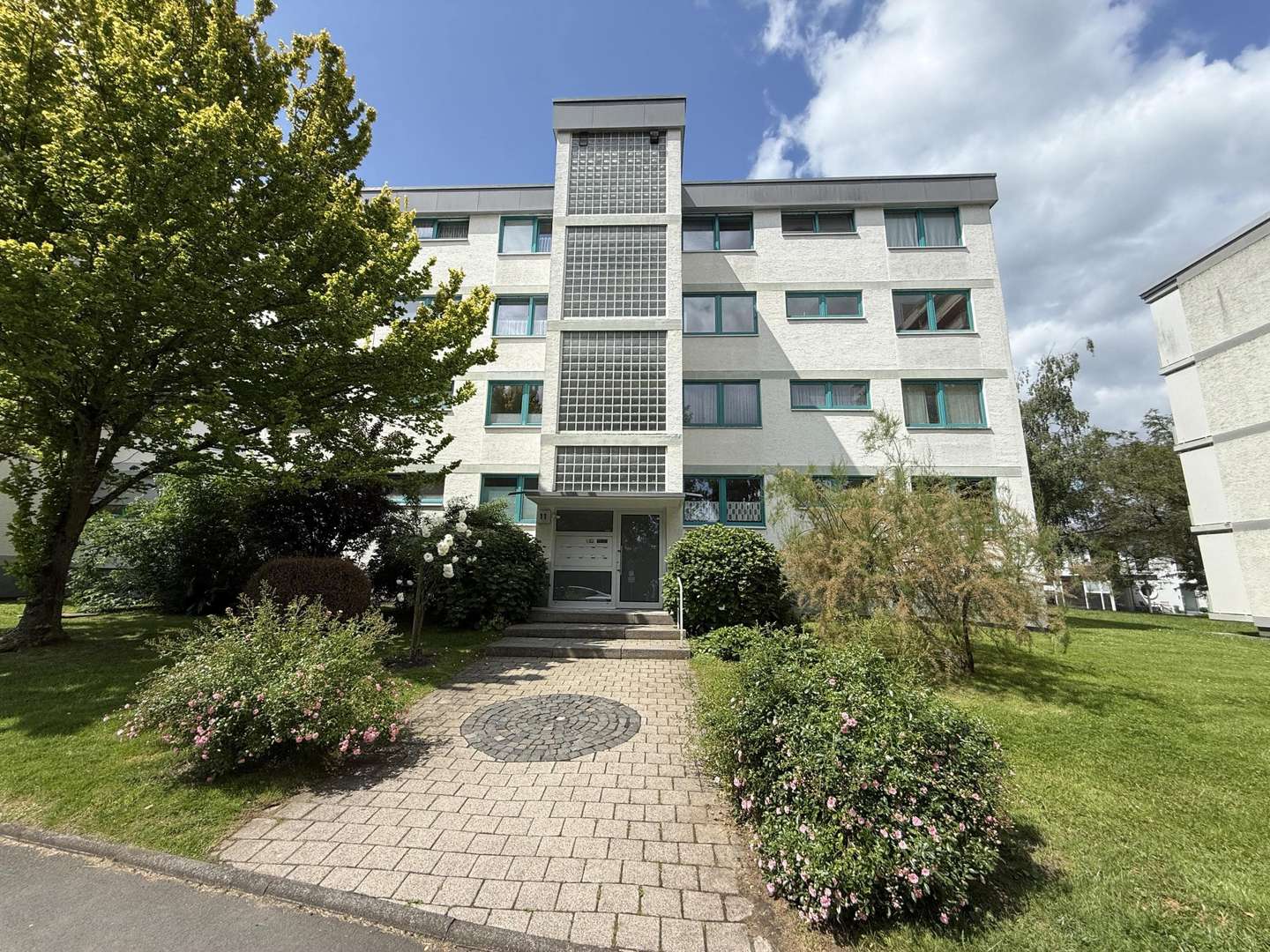 Hausansicht Hausansicht - Etagenwohnung in 34128 Kassel mit 90m² kaufen