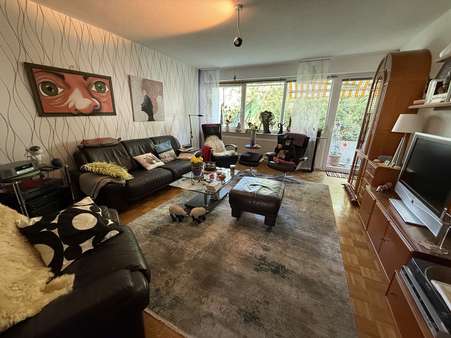 Wohnzimmer Wohnzimmer - Etagenwohnung in 34128 Kassel mit 90m² kaufen