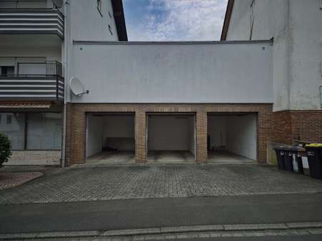 Garagen 1-3 Garagen 1-3 - Mehrfamilienhaus in 34225 Baunatal mit 389m² kaufen