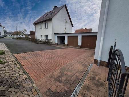 Garagen 4-6 Garagen 4-6 - Mehrfamilienhaus in 34225 Baunatal mit 389m² kaufen