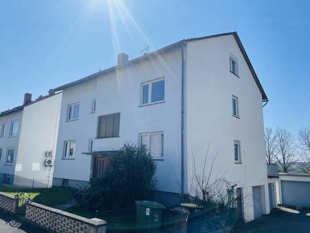 Seitenansicht Seitenansicht - Zweifamilienhaus in 34369 Hofgeismar mit 198m² kaufen