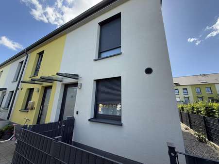 Hausansicht Hausansicht - Reihenendhaus in 34123 Kassel mit 90m² kaufen