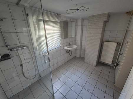 Badezimmer EG - Reihenmittelhaus in 34225 Baunatal mit 84m² kaufen