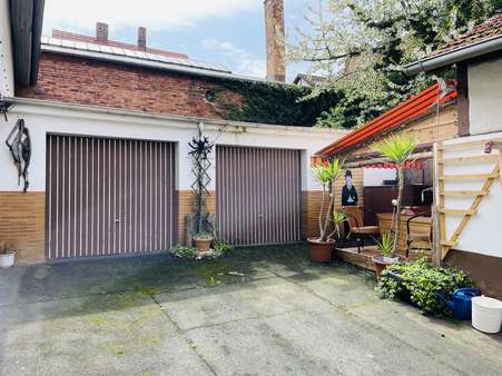 Garage und Terrasse Garage und Terrasse - Einfamilienhaus in 34393 Grebenstein mit 293m² kaufen