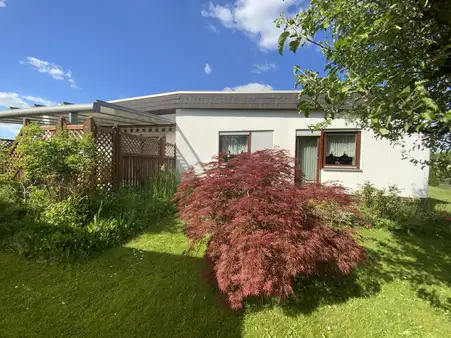 Freistehender Bungalow mit Einliegerwohnung in Vellmar