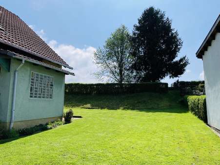 Blick in den Garten Blick in den Garten - Einfamilienhaus in 34369 Hofgeismar mit 142m² kaufen