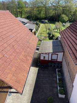 Blick in den Innenhof Blick in den Innenhof - Reihenendhaus in 34369 Hofgeismar mit 209m² kaufen