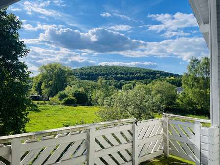 Balkon mit Blick ins Grüne Balkon mit Blick ins Grüne - Einfamilienhaus in 34399 Wesertal mit 168m² kaufen