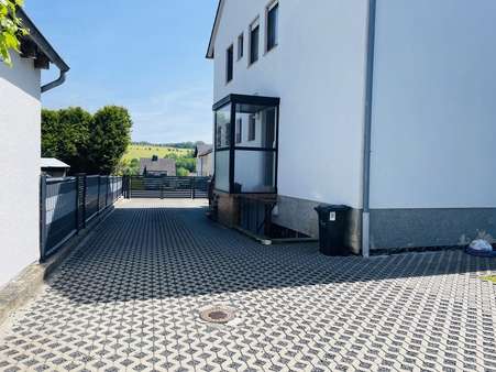 Einfahrt Einfahrt - Zweifamilienhaus in 34369 Hofgeismar mit 313m² kaufen