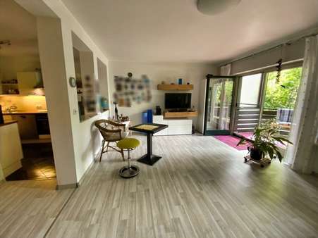 Wohnbereich und Küche - Erdgeschosswohnung in 34117 Kassel mit 97m² kaufen