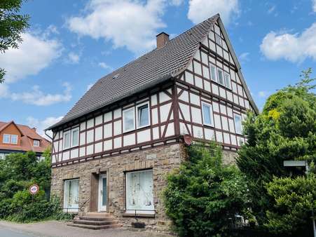 Straßenansicht Straßenansicht - Einfamilienhaus in 34393 Grebenstein mit 241m² kaufen
