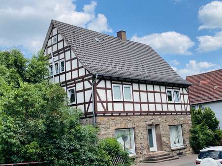 Straßenansicht Straßenansicht - Einfamilienhaus in 34393 Grebenstein mit 241m² kaufen