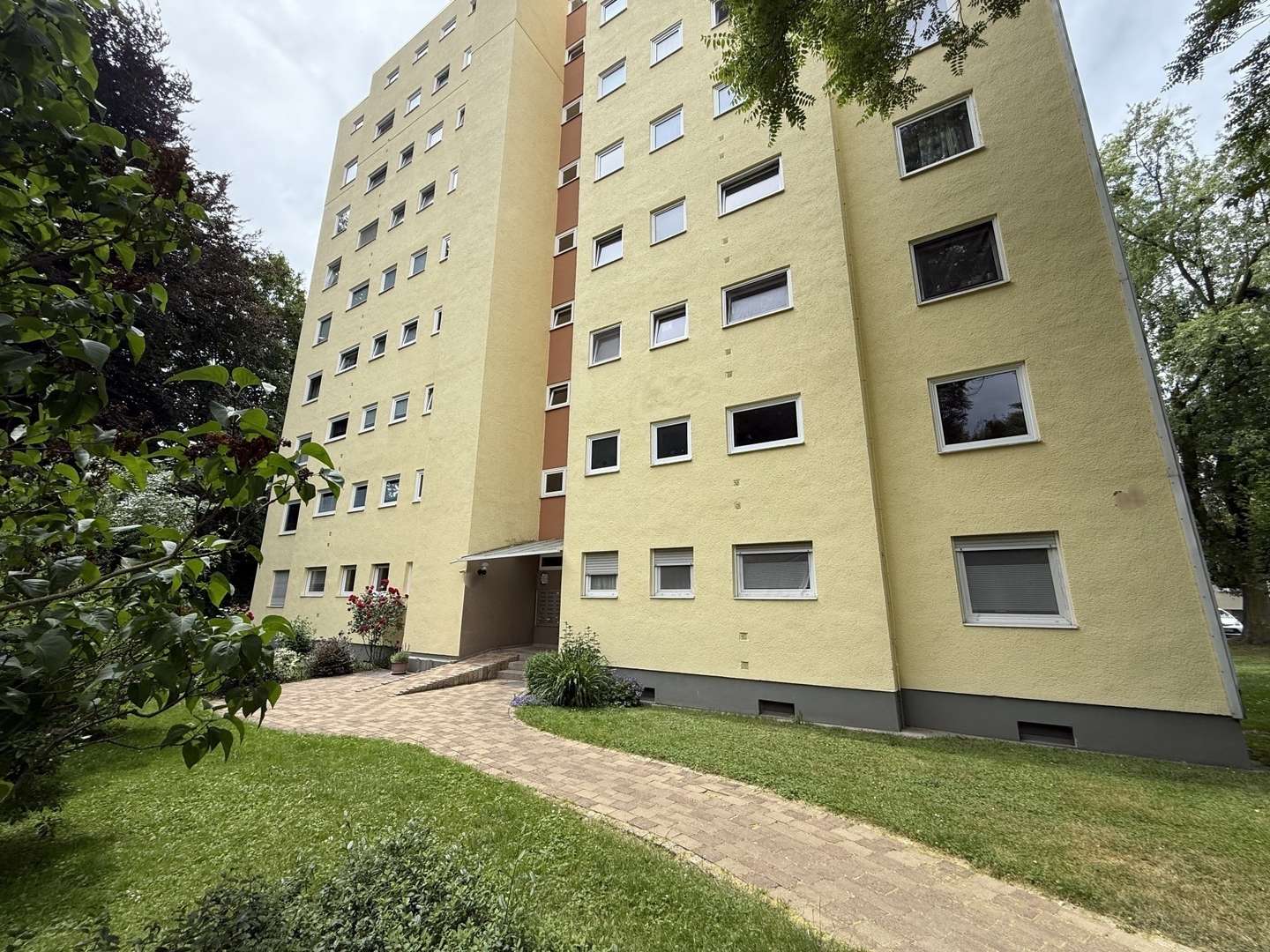 Hausansicht - Etagenwohnung in 34127 Kassel mit 59m² kaufen